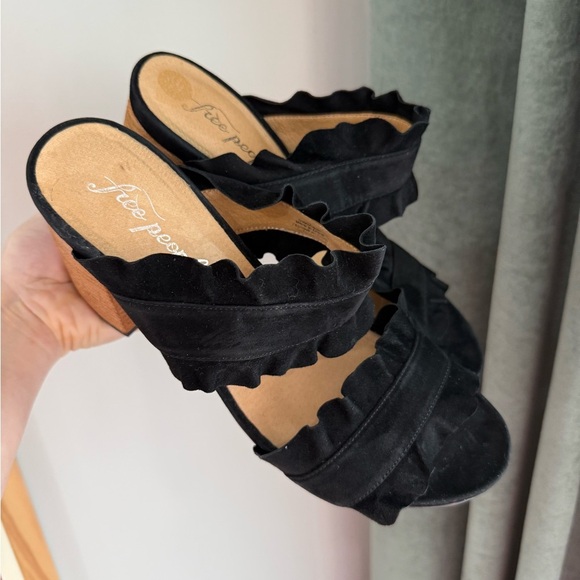 Free People Rosie Ruffle Suede Block Heels - Black - EU Size 40/ US Size 9 - Picture 6 of 10